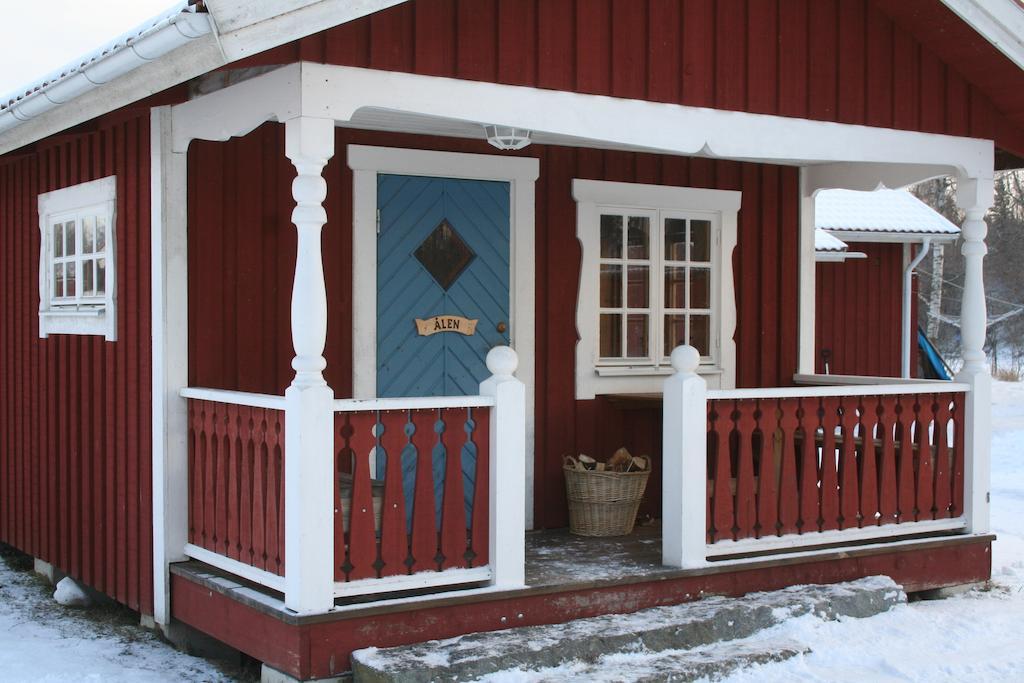 Ratt O Roder Stugby & Konferens Villa Djuras Exterior photo