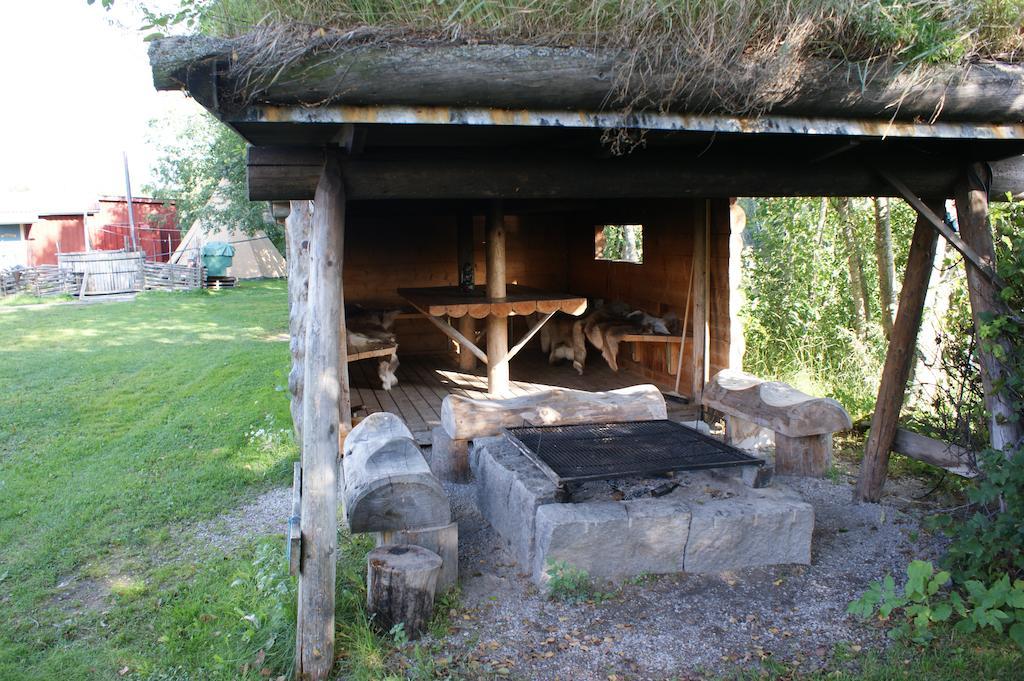 Ratt O Roder Stugby & Konferens Villa Djuras Exterior photo